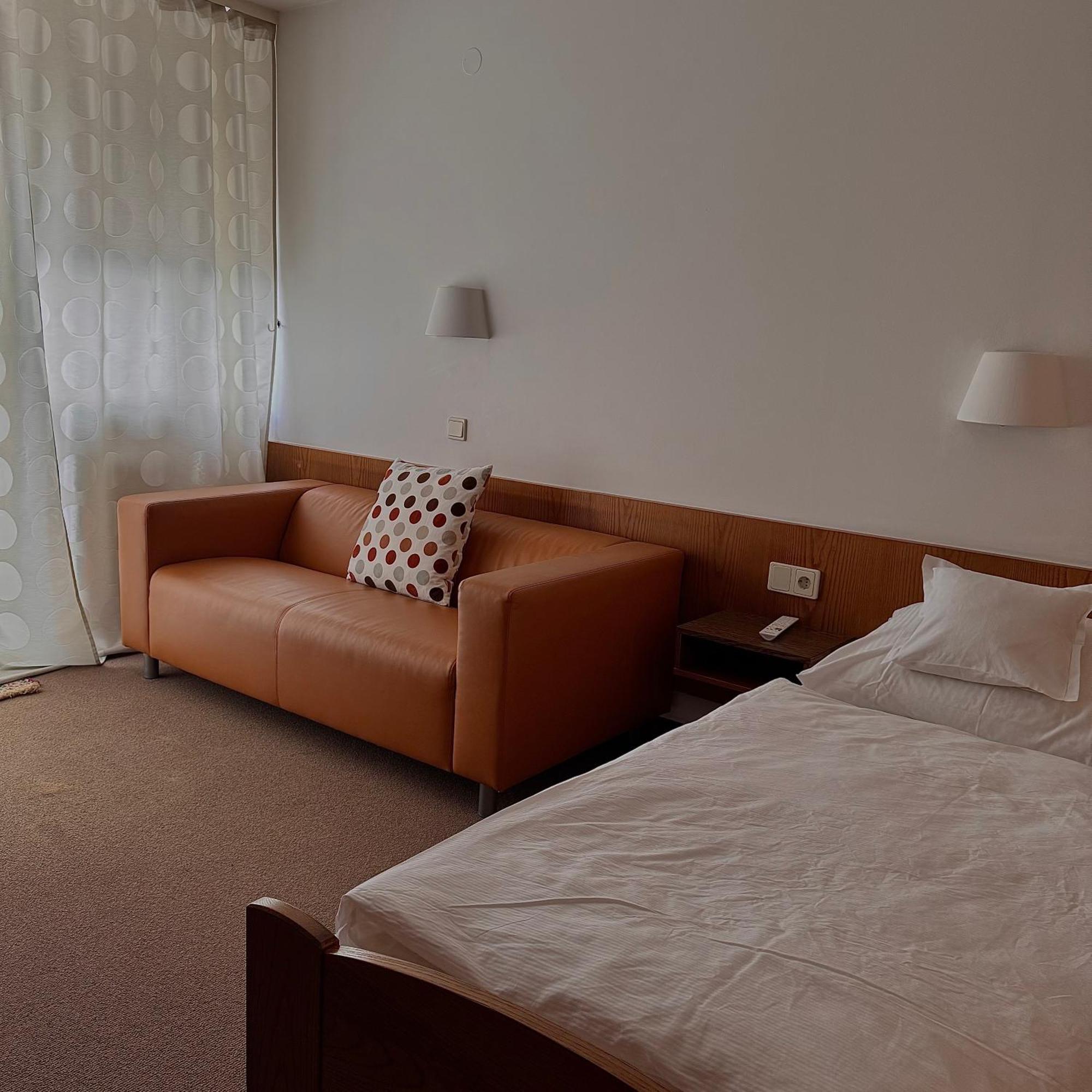 Hotel Milu Ludwigsburg Bagian luar foto
