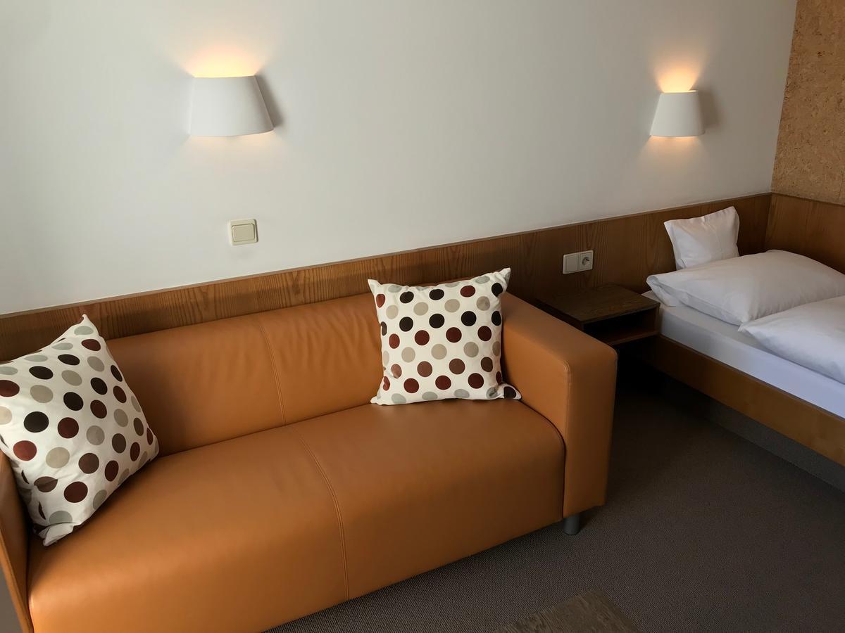 Hotel Milu Ludwigsburg Bagian luar foto